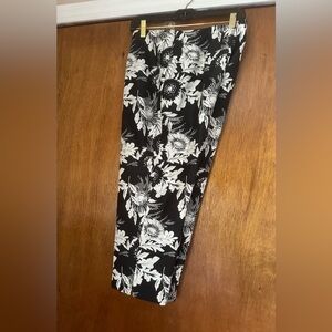 Allison Taylor Cropped Pants 100% Silk Black-White Floral Print Sz 6 Capri Pants